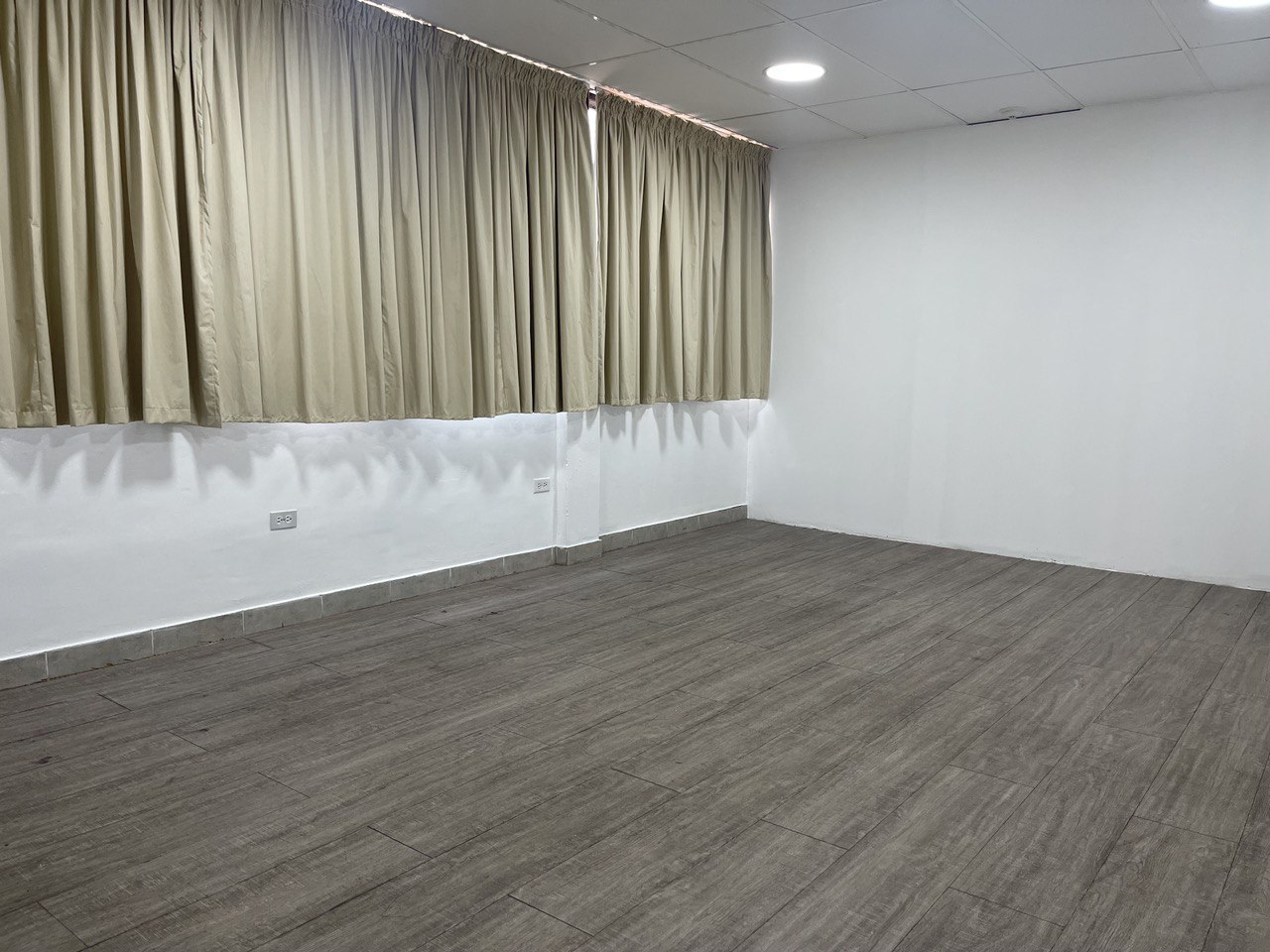 Los Rosales-Oficina2-Areas (8) Oficina en Alquiler en Los Rosales, Caracas – 210m², 2 Baños y 1 Puesto de Estacionamiento