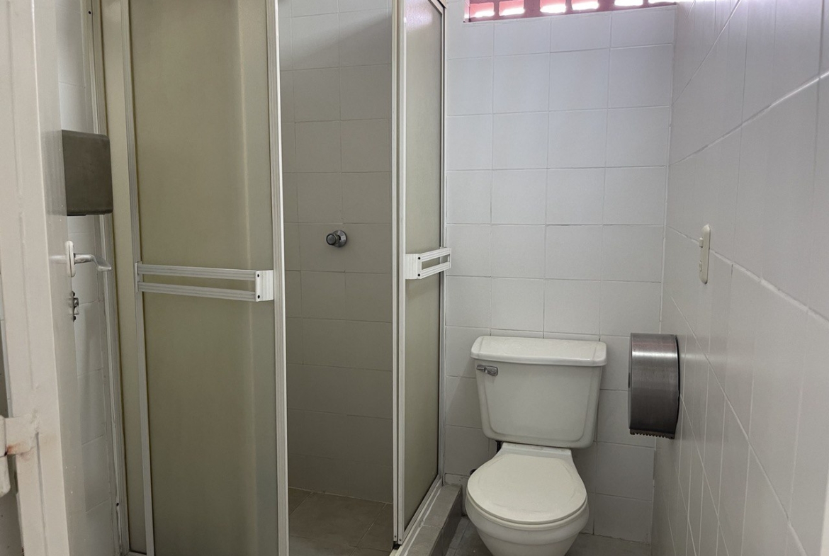Oficina en Alquiler en Los Rosales, Caracas – 210m², 2 Baños y 1 Puesto de Estacionamiento