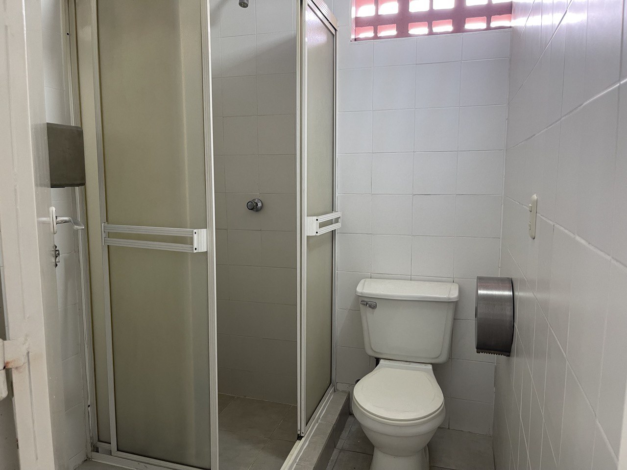 Los Rosales-Oficina2-Baños (2) Oficina en Alquiler en Los Rosales, Caracas – 210m², 2 Baños y 1 Puesto de Estacionamiento