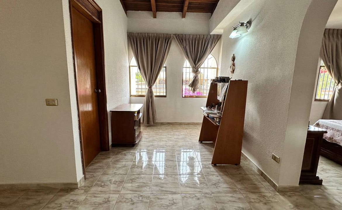 Casa Quinta en Venta en Macaracuay, Caracas – 687m², 7 Habitaciones, 5 Baños y 4 Puestos de Estacionamiento