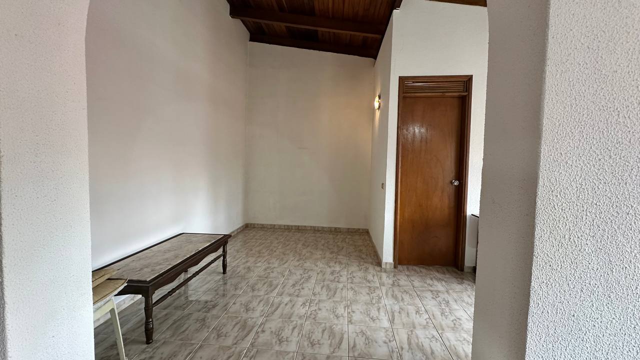 Macaracuay-Casa-Areas (2) Casa Quinta en Venta en Macaracuay, Caracas – 687m², 7 Habitaciones, 5 Baños y 4 Puestos de Estacionamiento
