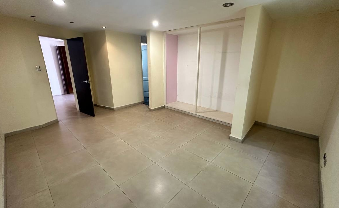 Casa Quinta en Venta en Macaracuay, Caracas – 687m², 7 Habitaciones, 5 Baños y 4 Puestos de Estacionamiento