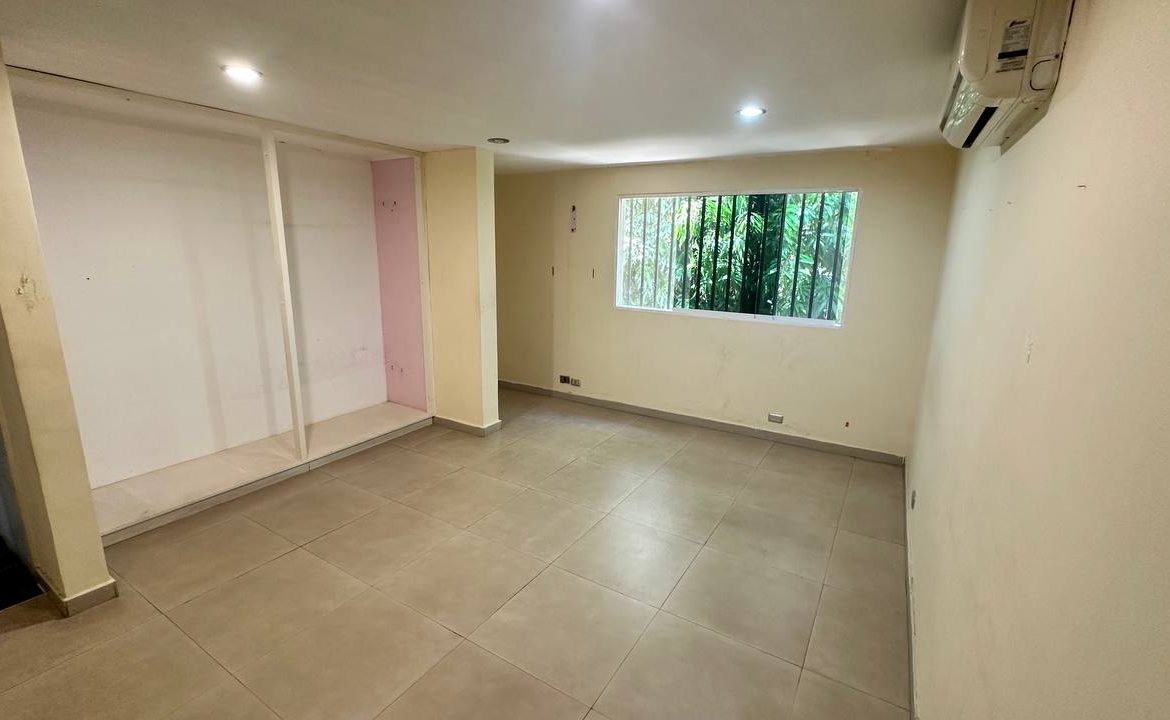 Casa Quinta en Venta en Macaracuay, Caracas – 687m², 7 Habitaciones, 5 Baños y 4 Puestos de Estacionamiento