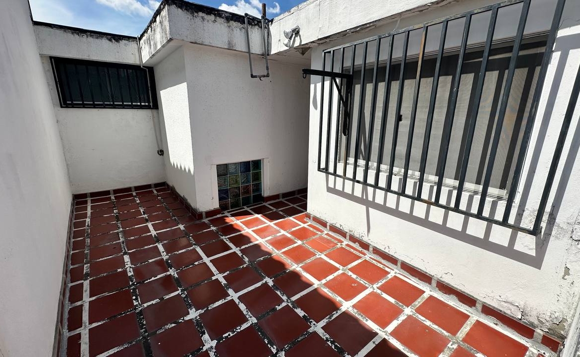 Casa Quinta en Venta en Macaracuay, Caracas – 687m², 7 Habitaciones, 5 Baños y 4 Puestos de Estacionamiento