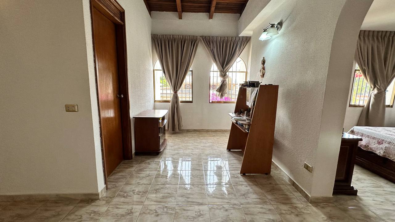 Macaracuay-Casa-Areas Casa Quinta en Venta en Macaracuay, Caracas – 687m², 7 Habitaciones, 5 Baños y 4 Puestos de Estacionamiento