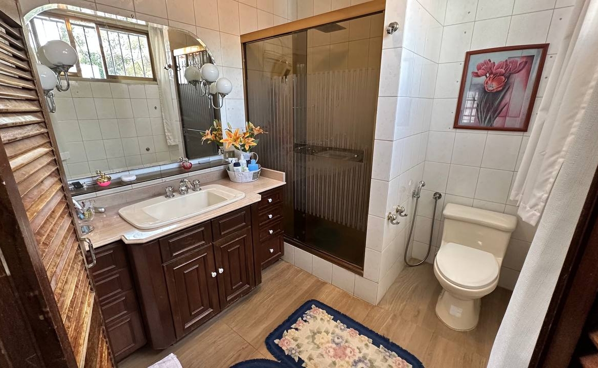 Casa Quinta en Venta en Macaracuay, Caracas – 687m², 7 Habitaciones, 5 Baños y 4 Puestos de Estacionamiento