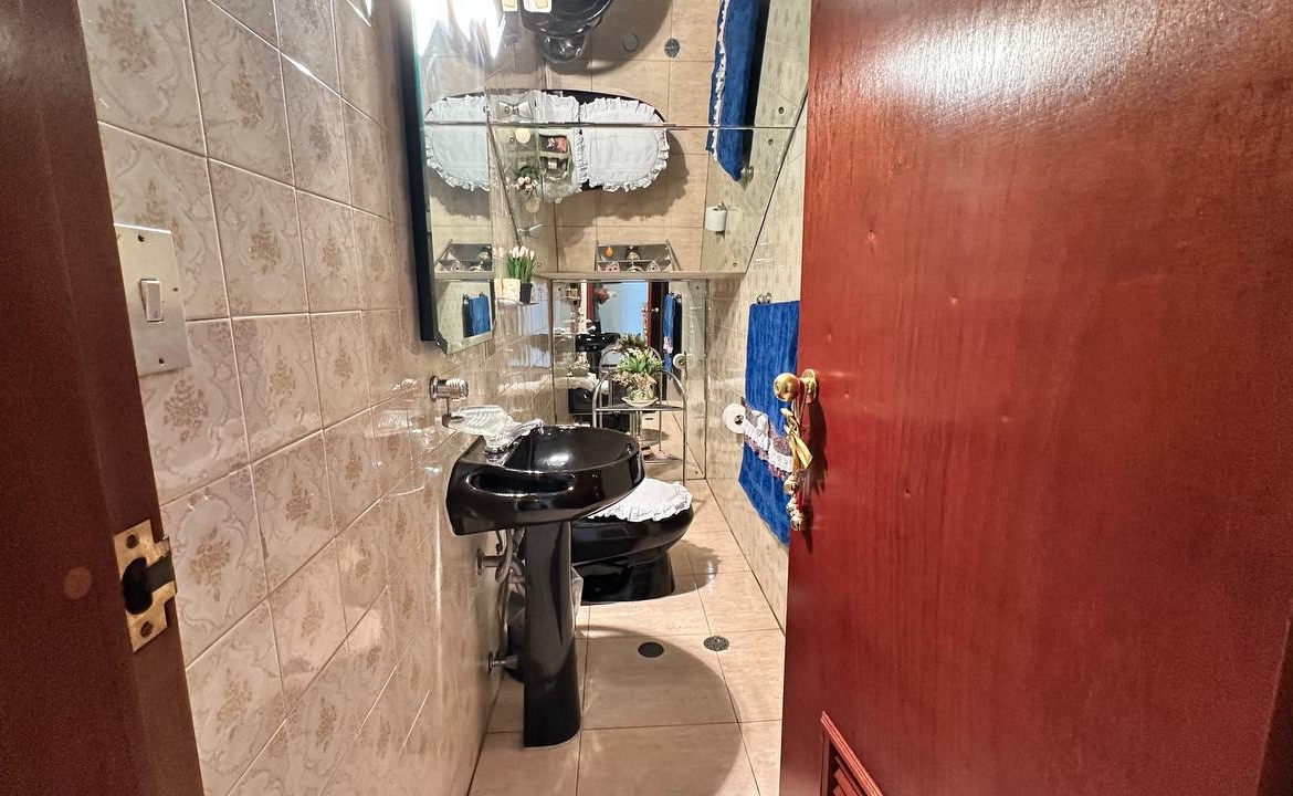 Casa Quinta en Venta en Macaracuay, Caracas – 687m², 7 Habitaciones, 5 Baños y 4 Puestos de Estacionamiento