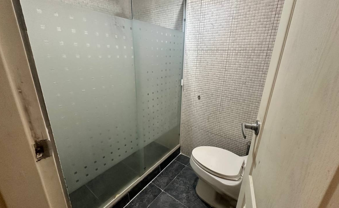 Casa Quinta en Venta en Macaracuay, Caracas – 687m², 7 Habitaciones, 5 Baños y 4 Puestos de Estacionamiento