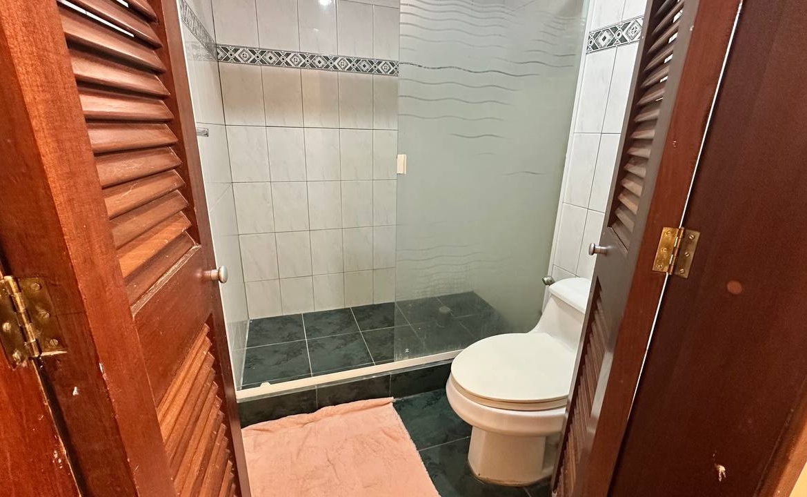 Casa Quinta en Venta en Macaracuay, Caracas – 687m², 7 Habitaciones, 5 Baños y 4 Puestos de Estacionamiento