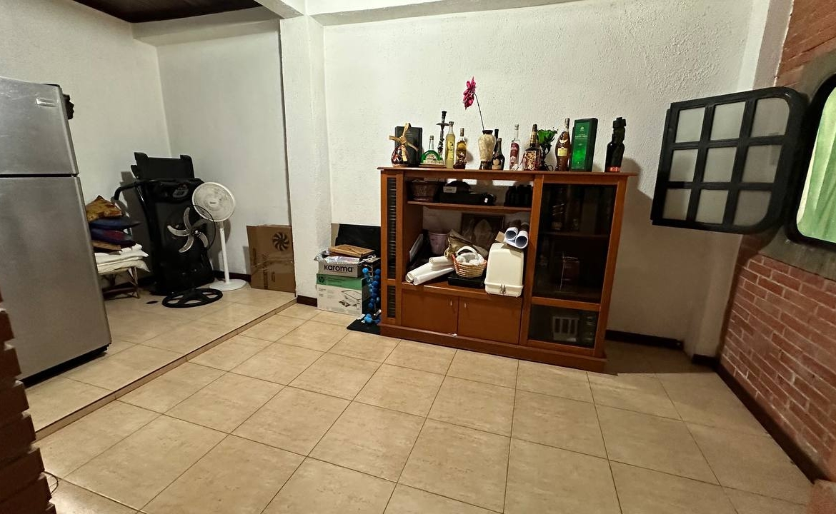 Casa Quinta en Venta en Macaracuay, Caracas – 687m², 7 Habitaciones, 5 Baños y 4 Puestos de Estacionamiento