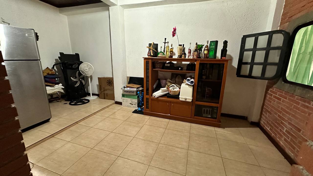 Macaracuay-Casa-Cocina Casa Quinta en Venta en Macaracuay, Caracas – 687m², 7 Habitaciones, 5 Baños y 4 Puestos de Estacionamiento
