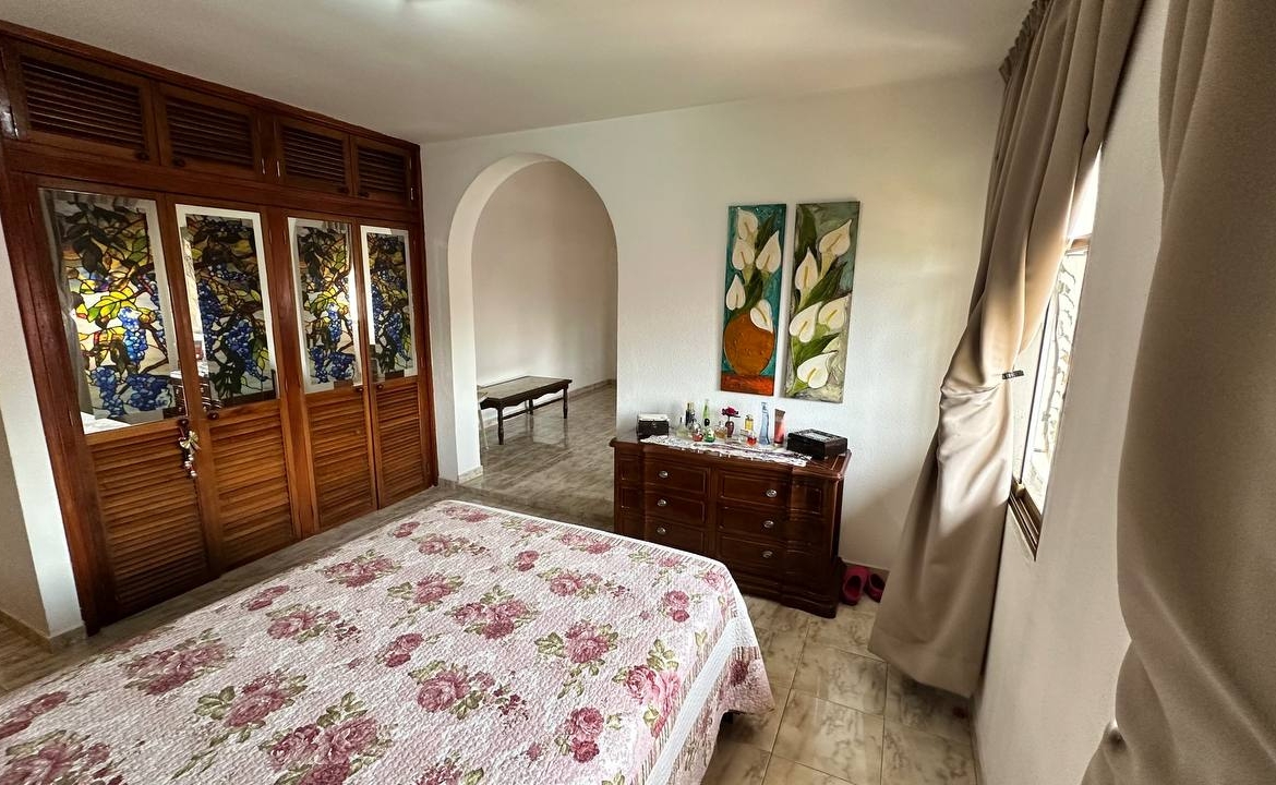Casa Quinta en Venta en Macaracuay, Caracas – 687m², 7 Habitaciones, 5 Baños y 4 Puestos de Estacionamiento