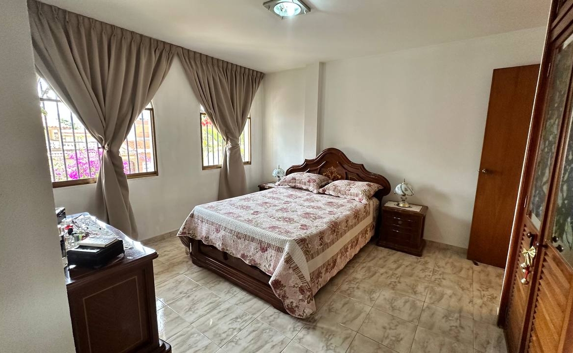 Casa Quinta en Venta en Macaracuay, Caracas – 687m², 7 Habitaciones, 5 Baños y 4 Puestos de Estacionamiento