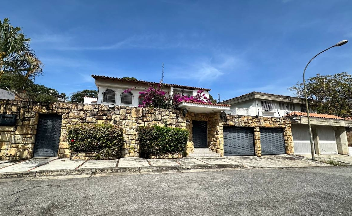 Casa Quinta en Venta en Macaracuay, Caracas – 687m², 7 Habitaciones, 5 Baños y 4 Puestos de Estacionamiento