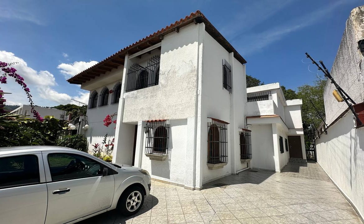 Casa Quinta en Venta en Macaracuay, Caracas – 687m², 7 Habitaciones, 5 Baños y 4 Puestos de Estacionamiento
