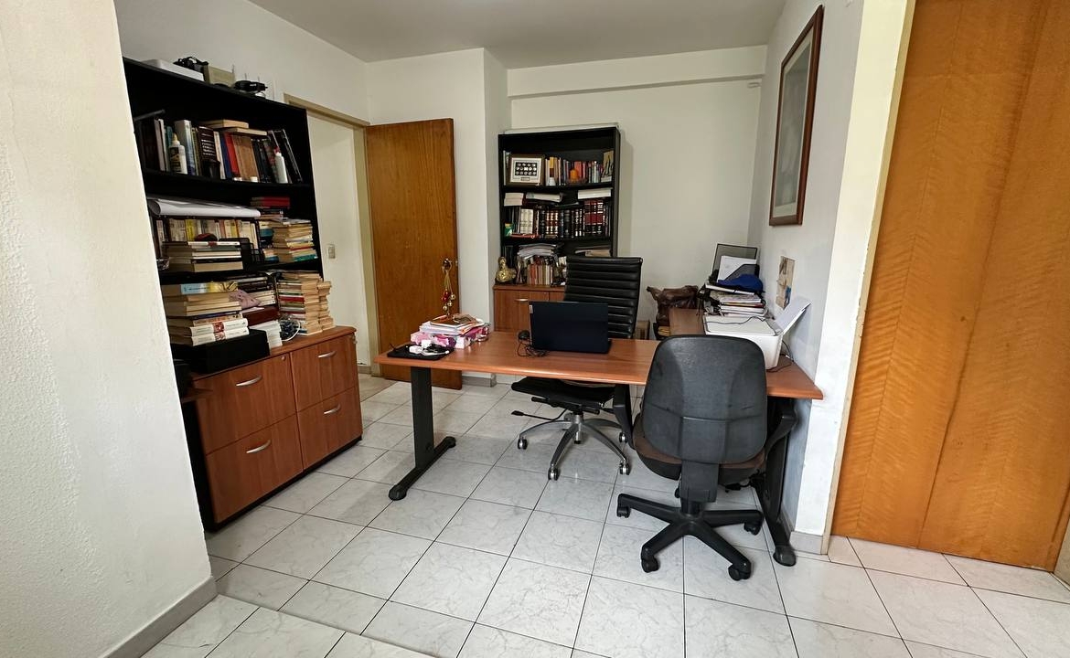 Casa Quinta en Venta en Macaracuay, Caracas – 687m², 7 Habitaciones, 5 Baños y 4 Puestos de Estacionamiento