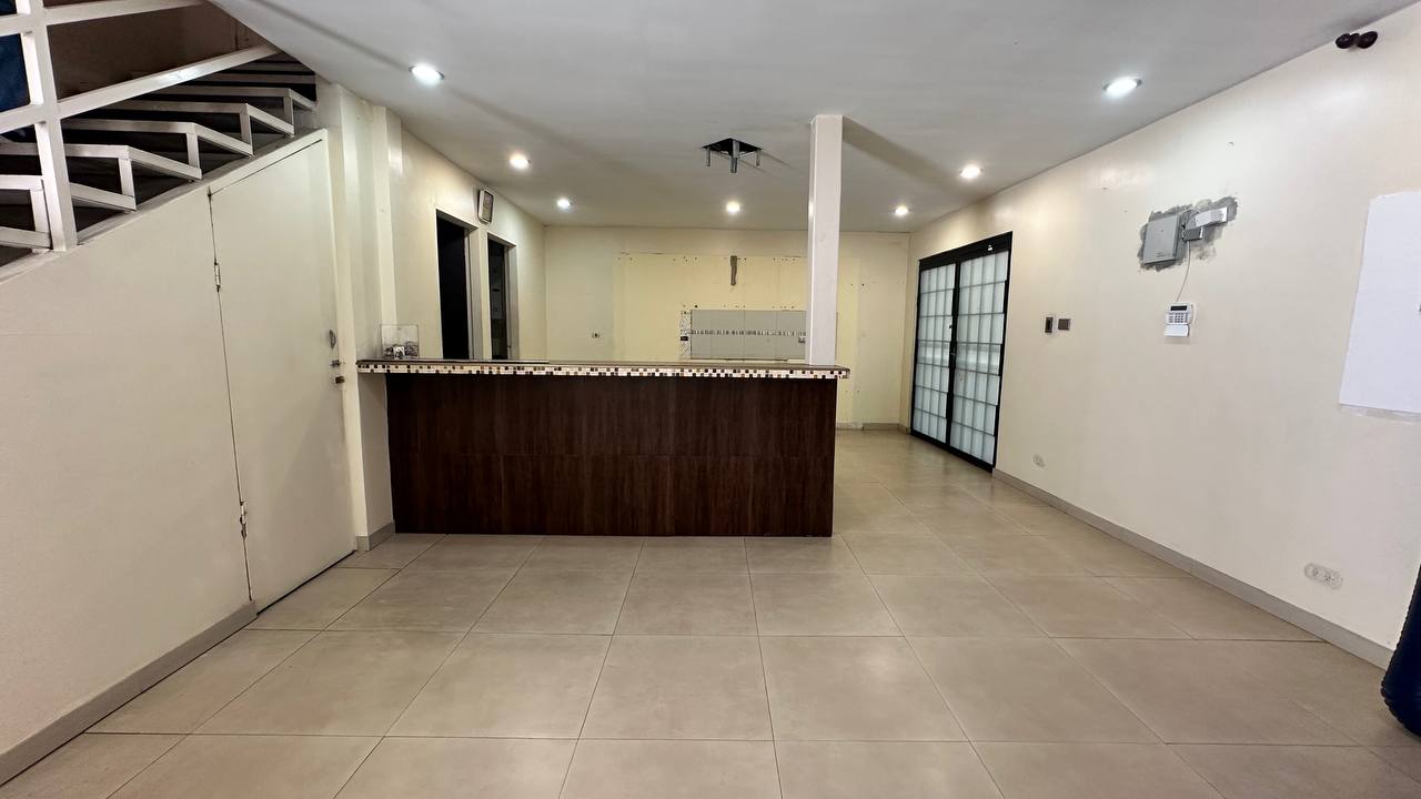 Macaracuay-Casa-Sala (2) Casa Quinta en Venta en Macaracuay, Caracas – 687m², 7 Habitaciones, 5 Baños y 4 Puestos de Estacionamiento