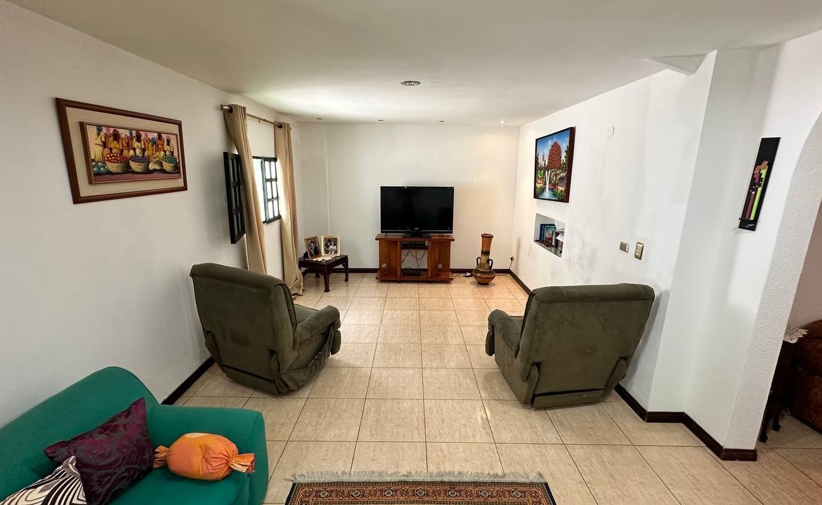 Casa Quinta en Venta en Macaracuay, Caracas – 687m², 7 Habitaciones, 5 Baños y 4 Puestos de Estacionamiento