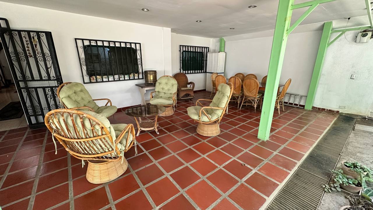 Macaracuay-Casa-Terraza (3) Casa Quinta en Venta en Macaracuay, Caracas – 687m², 7 Habitaciones, 5 Baños y 4 Puestos de Estacionamiento