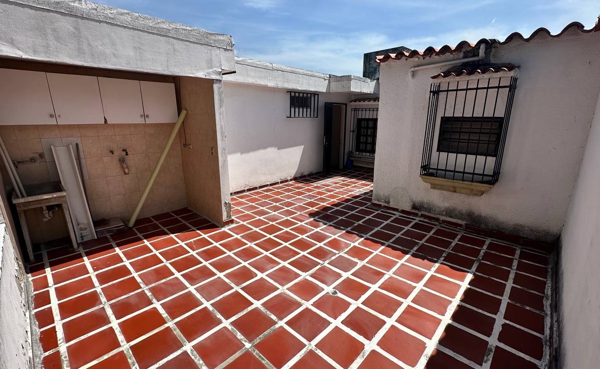 Casa Quinta en Venta en Macaracuay, Caracas – 687m², 7 Habitaciones, 5 Baños y 4 Puestos de Estacionamiento