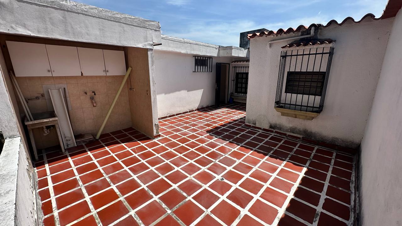 Macaracuay-Casa-Terraza (6) Casa Quinta en Venta en Macaracuay, Caracas – 687m², 7 Habitaciones, 5 Baños y 4 Puestos de Estacionamiento