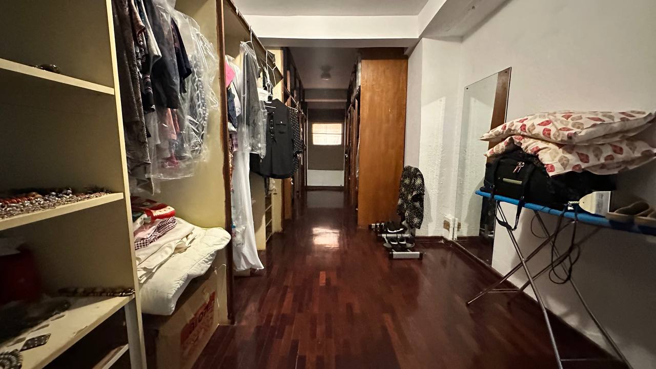 Macaracuay-Casa-Vestier Casa Quinta en Venta en Macaracuay, Caracas – 687m², 7 Habitaciones, 5 Baños y 4 Puestos de Estacionamiento