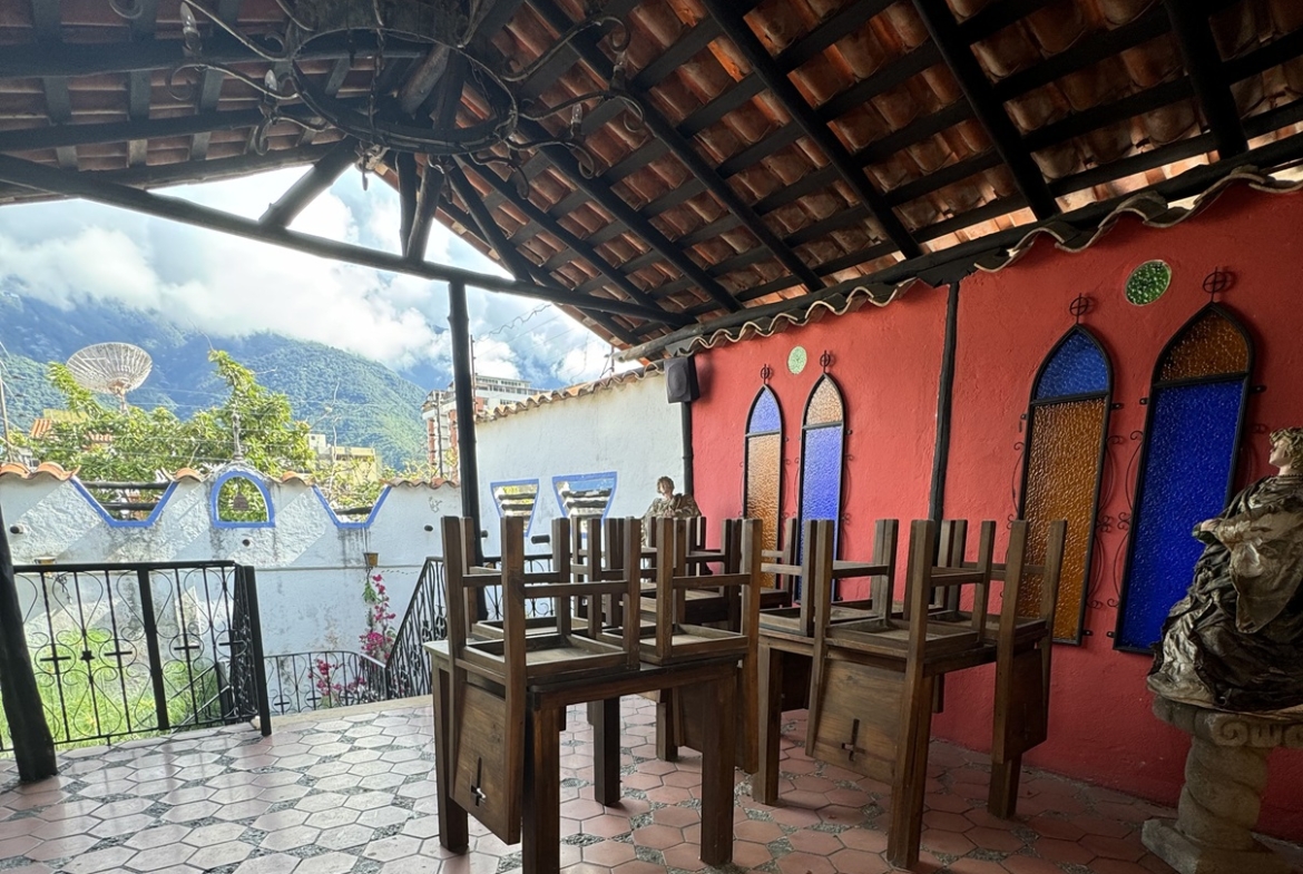 Local-Restaurant en Venta en Mérida, Venezuela – 321m², 3 Baños y 2 Niveles Comerciales