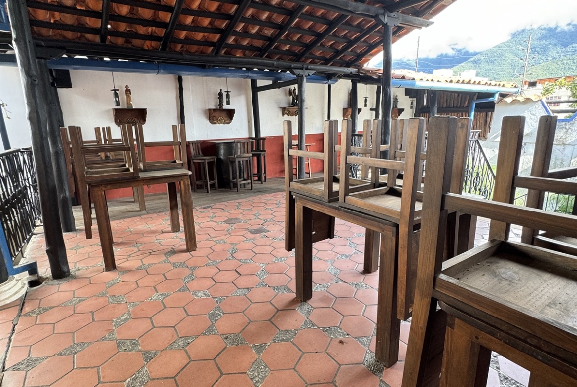 Local-Restaurant en Venta en Mérida, Venezuela – 321m², 3 Baños y 2 Niveles Comerciales
