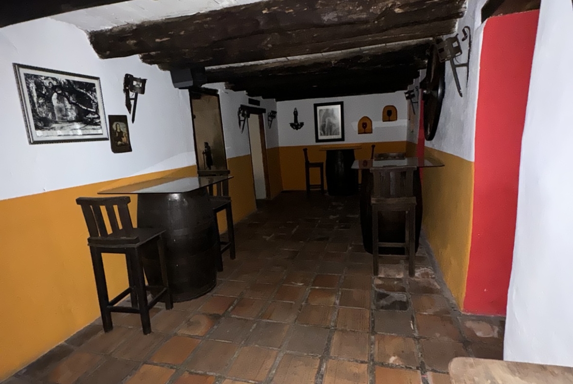 Local-Restaurant en Venta en Mérida, Venezuela – 321m², 3 Baños y 2 Niveles Comerciales