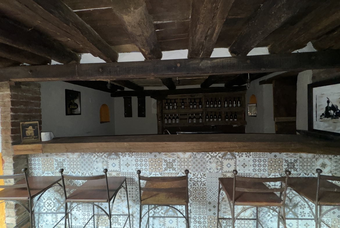 Local-Restaurant en Venta en Mérida, Venezuela – 321m², 3 Baños y 2 Niveles Comerciales