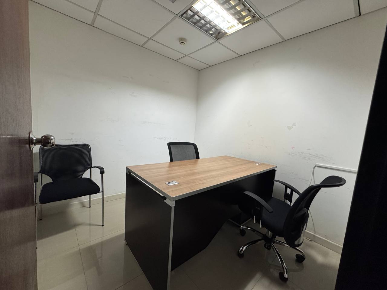 Plaza Venezuela-Domus-Vista (10) Oficina en Alquiler en Plaza Venezuela, Caracas – 191m², 1 Baño y Estacionamiento Público