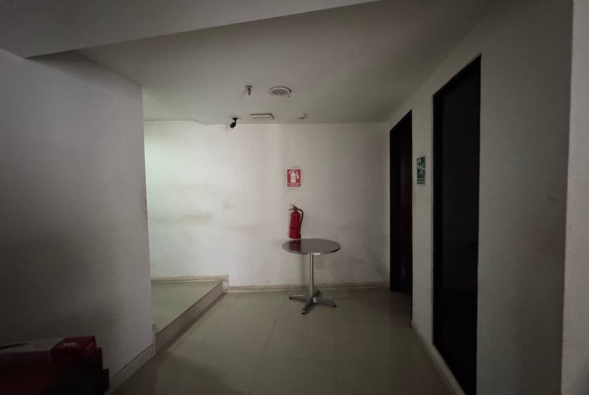 Oficina en Alquiler en Plaza Venezuela, Caracas – 191m², 1 Baño y Estacionamiento Público