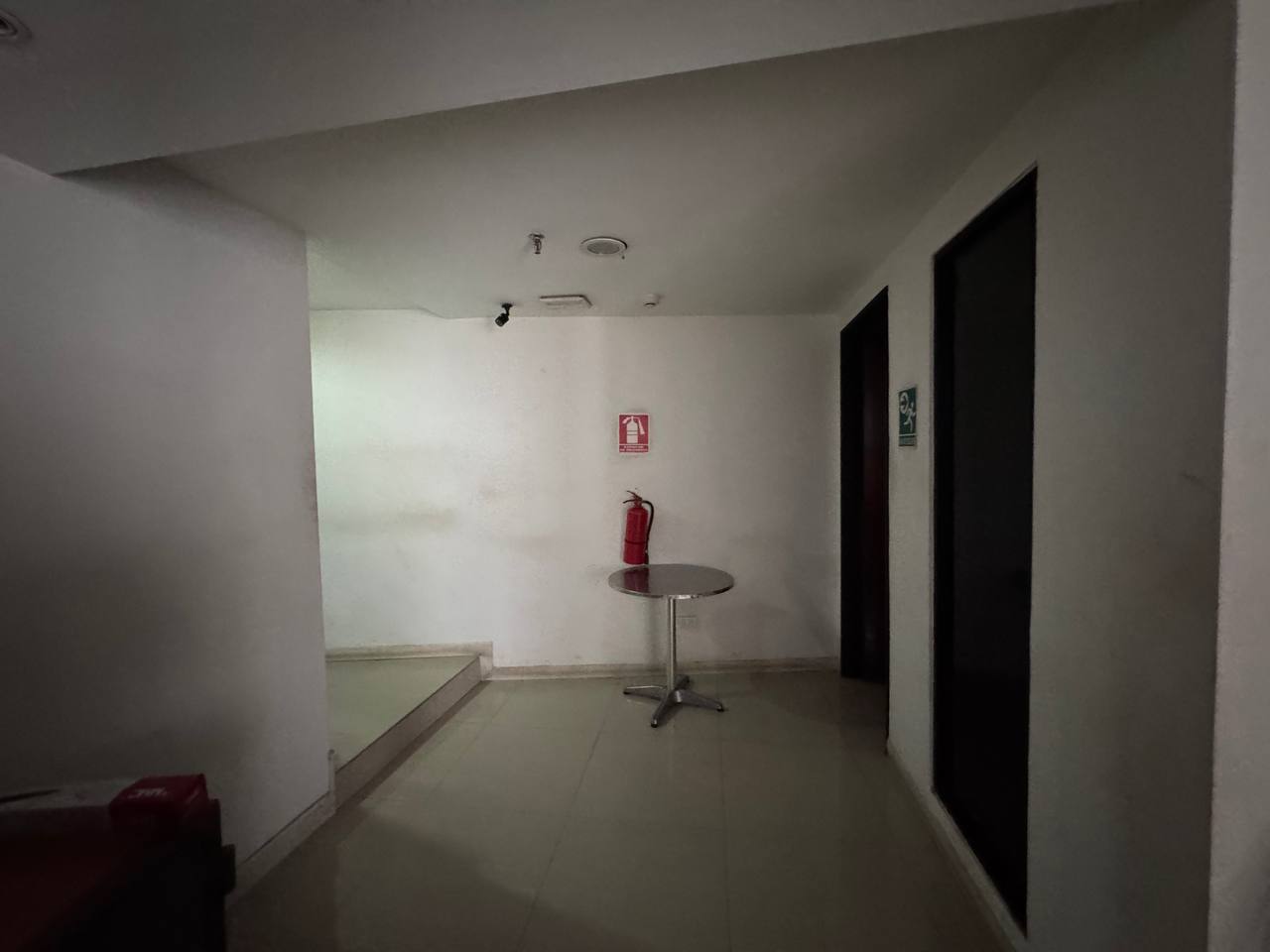 Plaza Venezuela-Domus-Vista (2) Oficina en Alquiler en Plaza Venezuela, Caracas – 191m², 1 Baño y Estacionamiento Público
