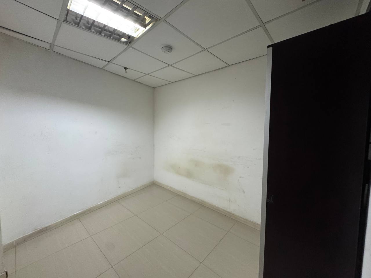 Plaza Venezuela-Domus-Vista (3) Oficina en Alquiler en Plaza Venezuela, Caracas – 191m², 1 Baño y Estacionamiento Público
