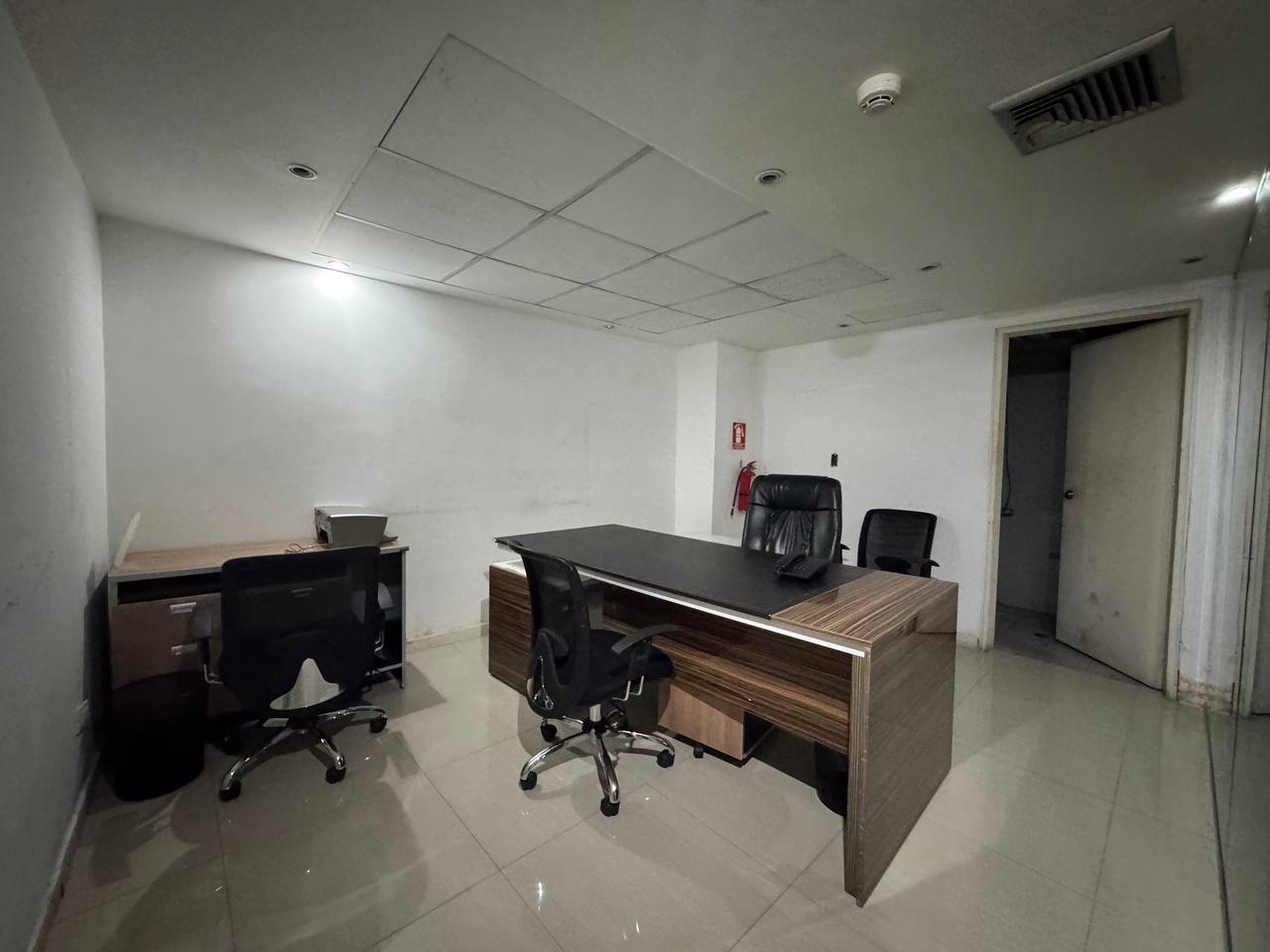 Plaza Venezuela-Domus-Vista (7) Oficina en Alquiler en Plaza Venezuela, Caracas – 191m², 1 Baño y Estacionamiento Público