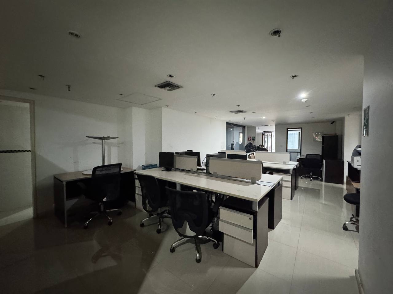 Plaza Venezuela-Domus-Vista (8) Oficina en Alquiler en Plaza Venezuela, Caracas – 191m², 1 Baño y Estacionamiento Público