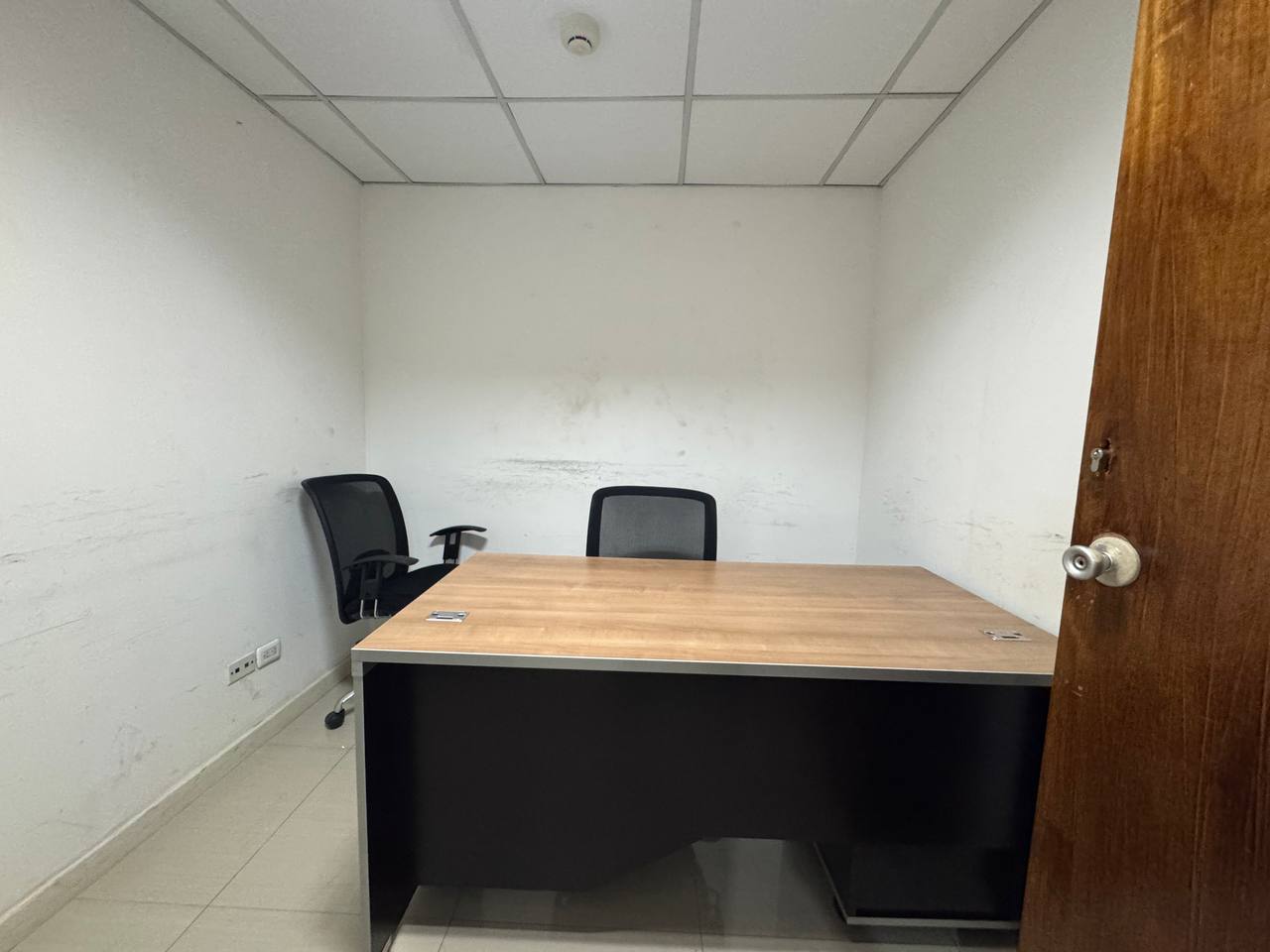 Plaza Venezuela-Domus-Vista (9) Oficina en Alquiler en Plaza Venezuela, Caracas – 191m², 1 Baño y Estacionamiento Público