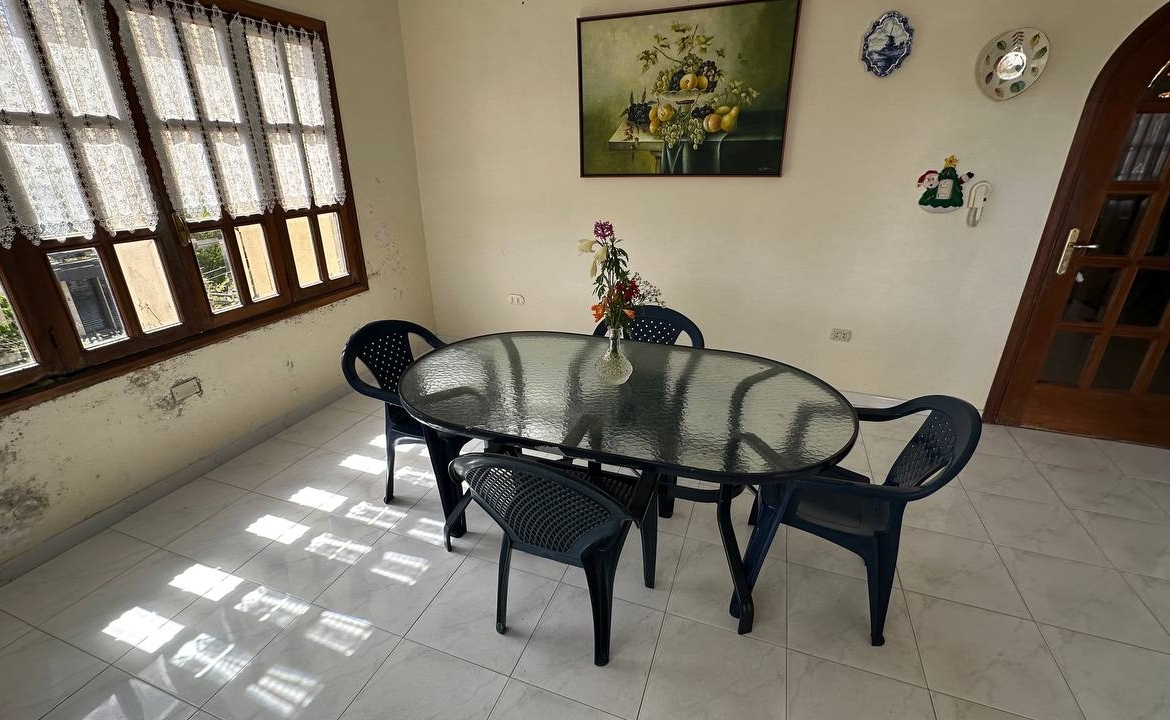 Casa en Venta en Club de Campo, San Antonio de Los Altos – 704m², 6 Habitaciones, 3 Baños y 4 Puestos de Estacionamiento