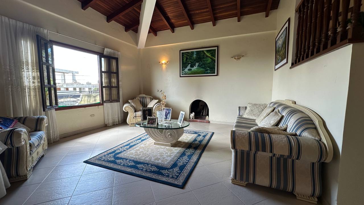 San Antonio-Casa-Sala Casa en Venta en Club de Campo, San Antonio de Los Altos – 704m², 6 Habitaciones, 3 Baños y 4 Puestos de Estacionamiento