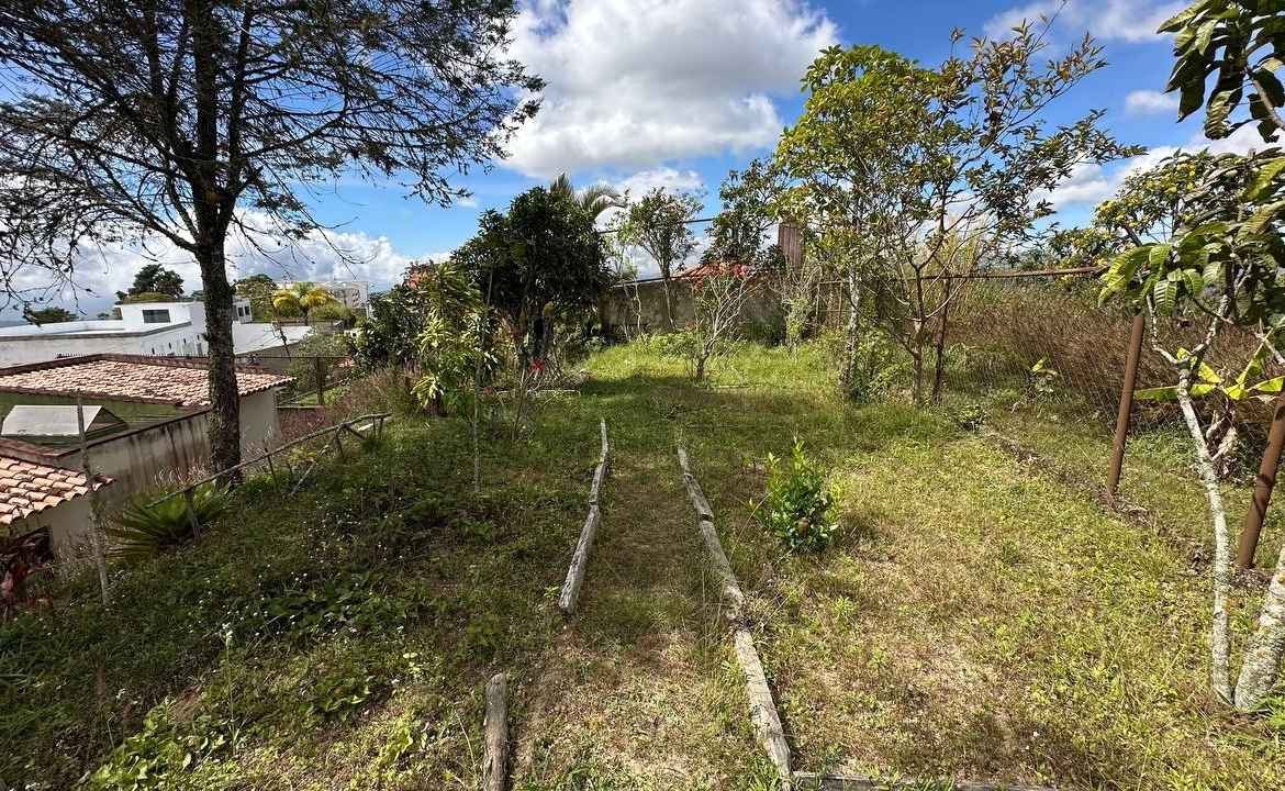 Casa en Venta en Club de Campo, San Antonio de Los Altos – 704m², 6 Habitaciones, 3 Baños y 4 Puestos de Estacionamiento