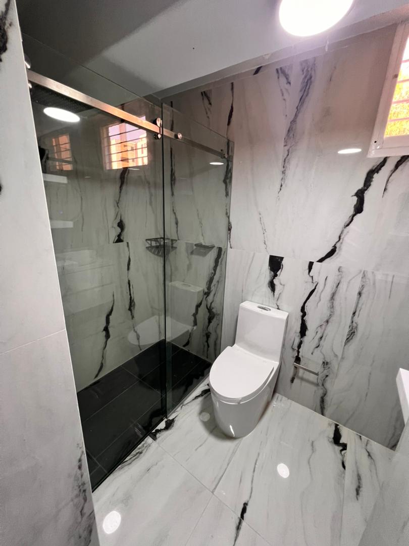 Terrazas del Avila-Baño (2) Apartamento en Venta en Terrazas del Ávila, Caracas – 134m², 4 Habitaciones, 3 Baños y 1 Puesto de Estacionamiento