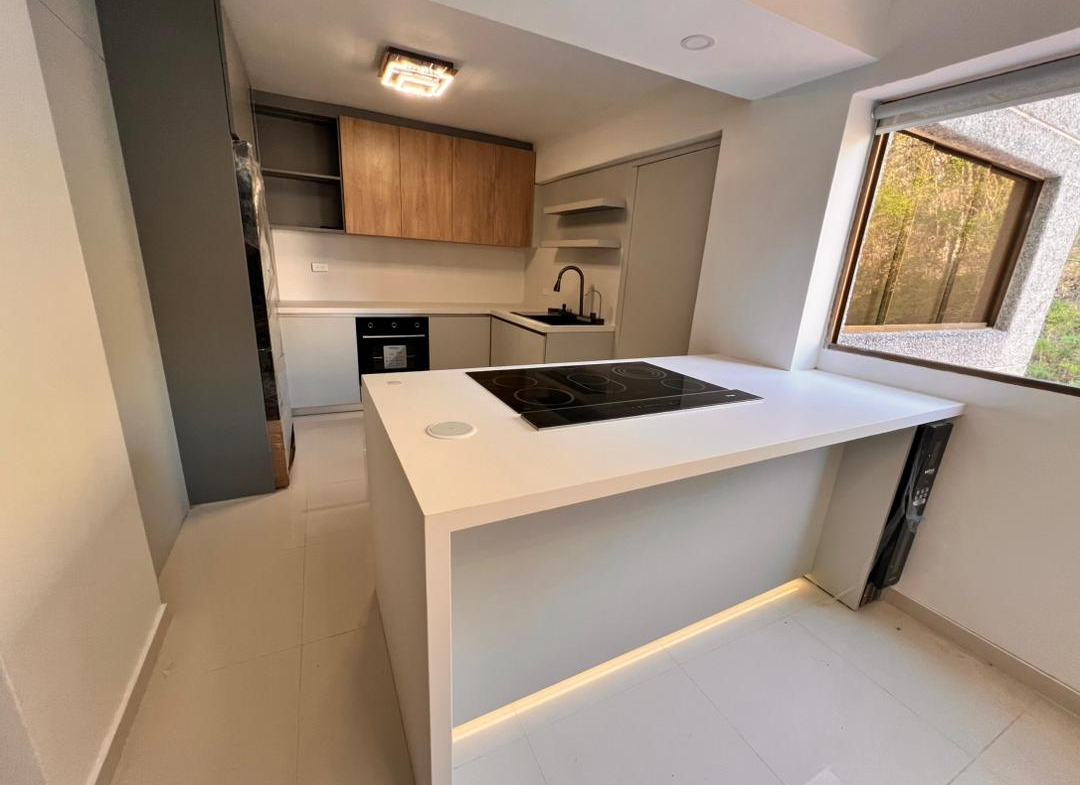 Apartamento en Venta en Terrazas del Ávila, Caracas – 134m², 4 Habitaciones, 3 Baños y 1 Puesto de Estacionamiento