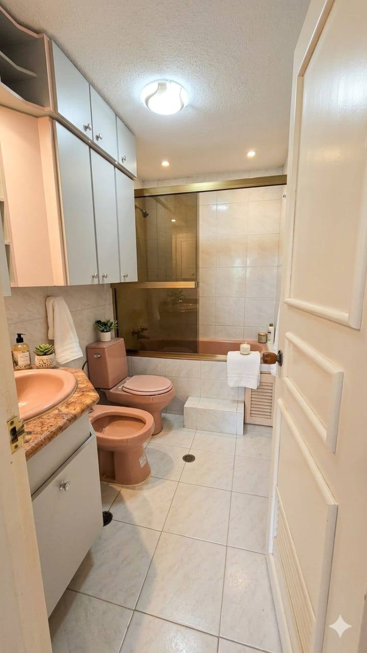 Urb Miranda-Baño (2) Apartamento en Alquiler en Urbanización Miranda, Caracas – 120m², 2 Habitaciones, 2.5 Baños y 1 Puesto de Estacionamiento