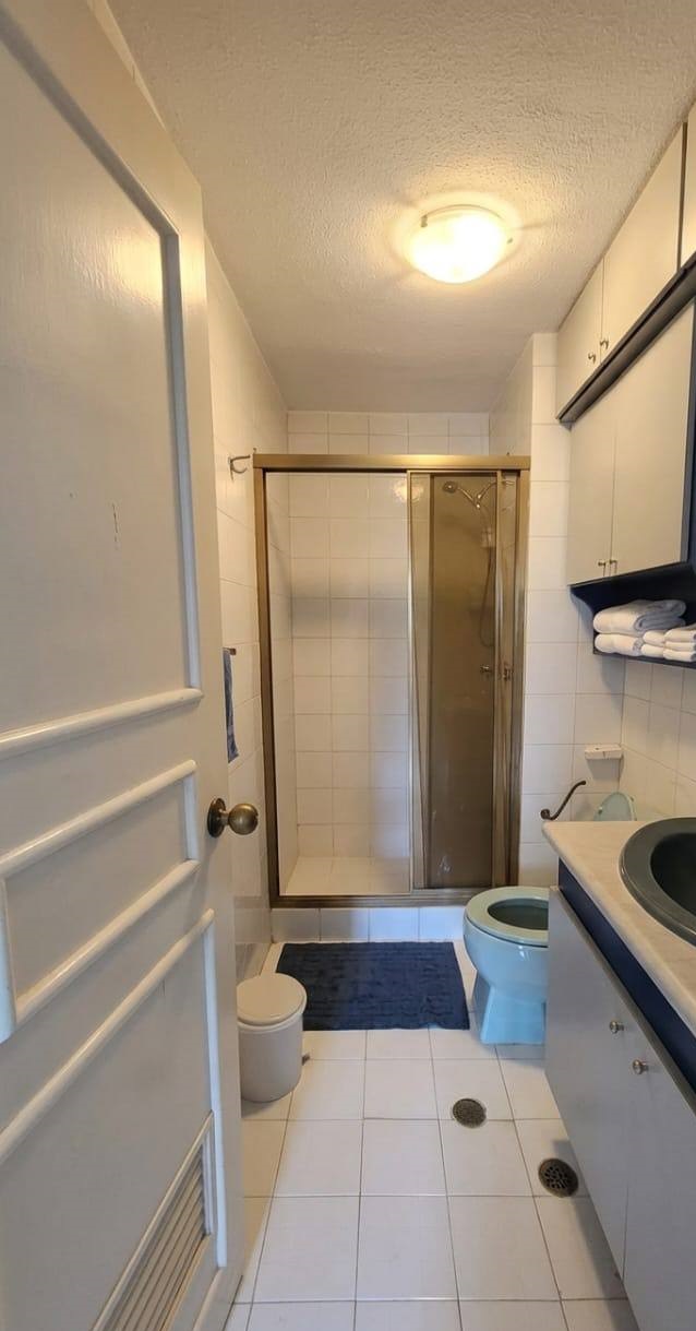 Urb Miranda-Baño Apartamento en Alquiler en Urbanización Miranda, Caracas – 120m², 2 Habitaciones, 2.5 Baños y 1 Puesto de Estacionamiento