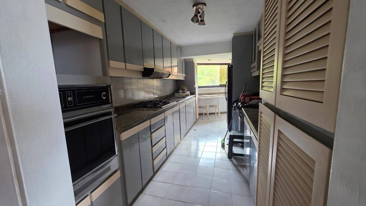 Urb Miranda-Cocina Apartamento en Alquiler en Urbanización Miranda, Caracas – 120m², 2 Habitaciones, 2.5 Baños y 1 Puesto de Estacionamiento