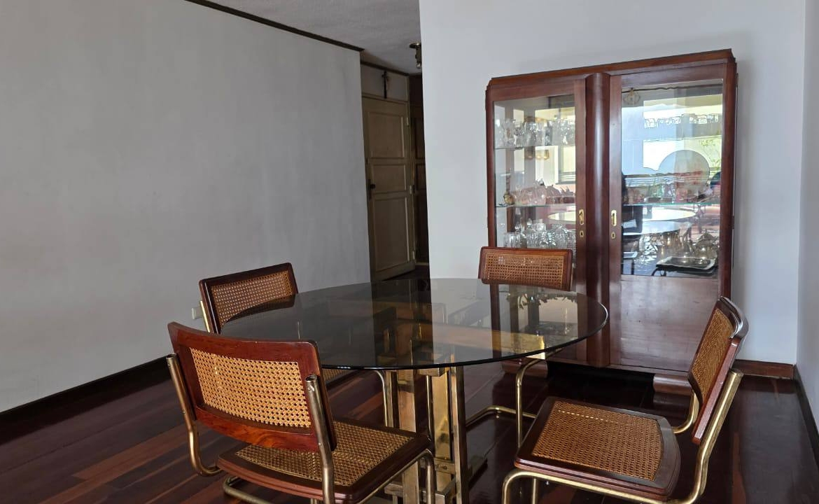 Apartamento en Alquiler en Urbanización Miranda, Caracas – 120m², 2 Habitaciones, 2.5 Baños y 1 Puesto de Estacionamiento