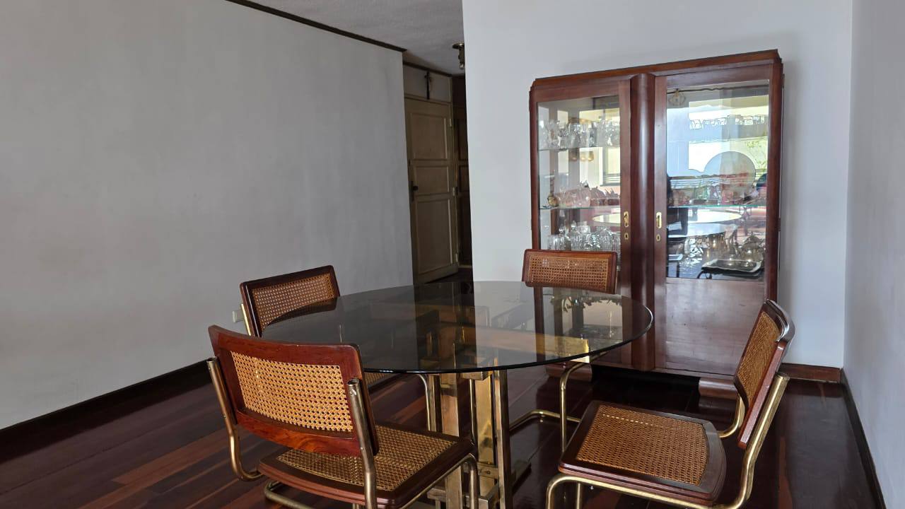 Urb Miranda-Comedor Apartamento en Alquiler en Urbanización Miranda, Caracas – 120m², 2 Habitaciones, 2.5 Baños y 1 Puesto de Estacionamiento