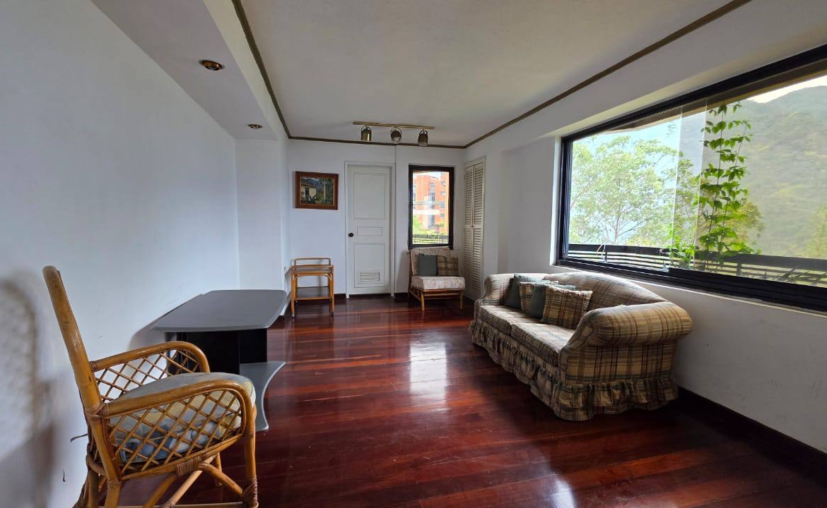 Apartamento en Alquiler en Urbanización Miranda, Caracas – 120m², 2 Habitaciones, 2.5 Baños y 1 Puesto de Estacionamiento