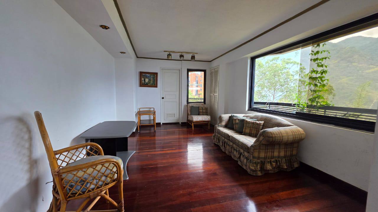 Urb Miranda-Estar Apartamento en Alquiler en Urbanización Miranda, Caracas – 120m², 2 Habitaciones, 2.5 Baños y 1 Puesto de Estacionamiento