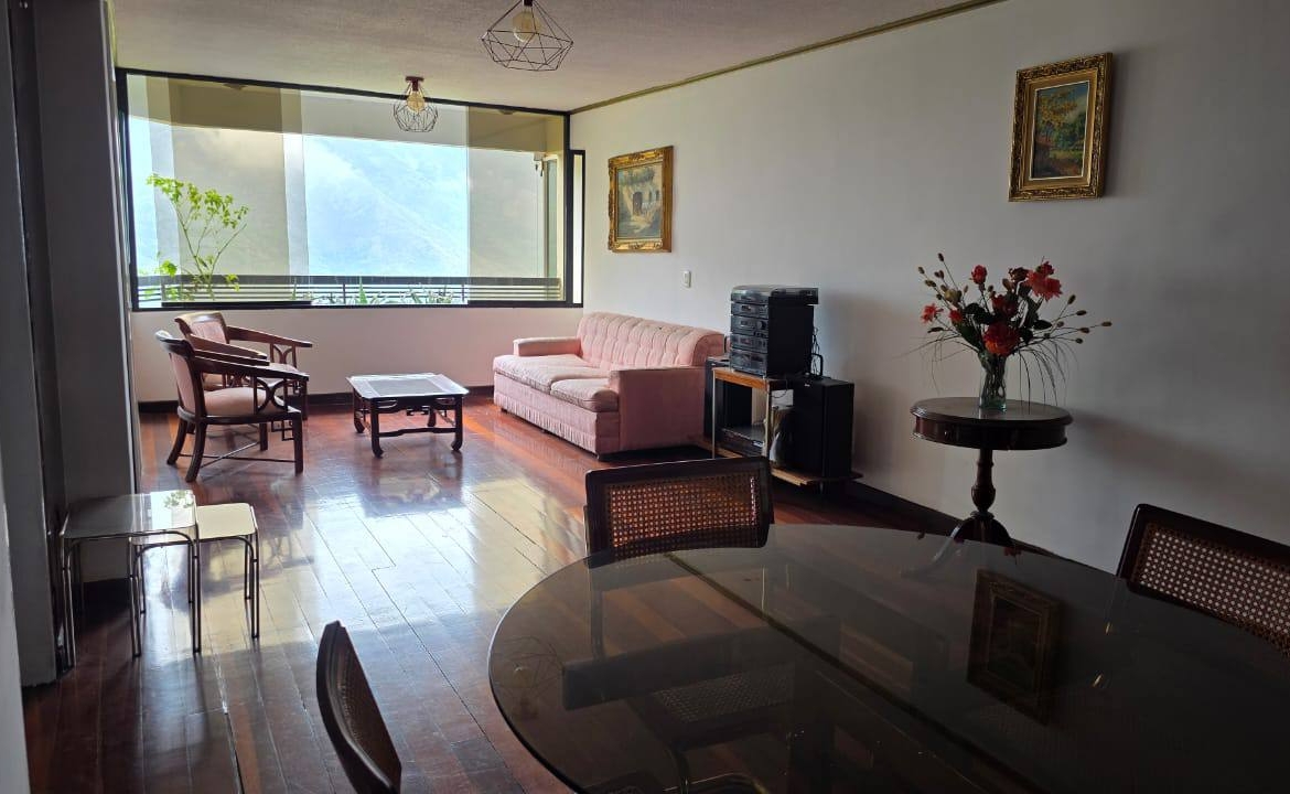 Apartamento en Alquiler en Urbanización Miranda, Caracas – 120m², 2 Habitaciones, 2.5 Baños y 1 Puesto de Estacionamiento